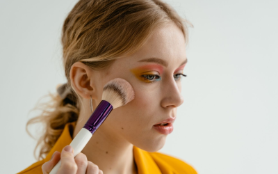 Maquillage 2024: tendances, innovations et choix globaux éclairés des consommatrices